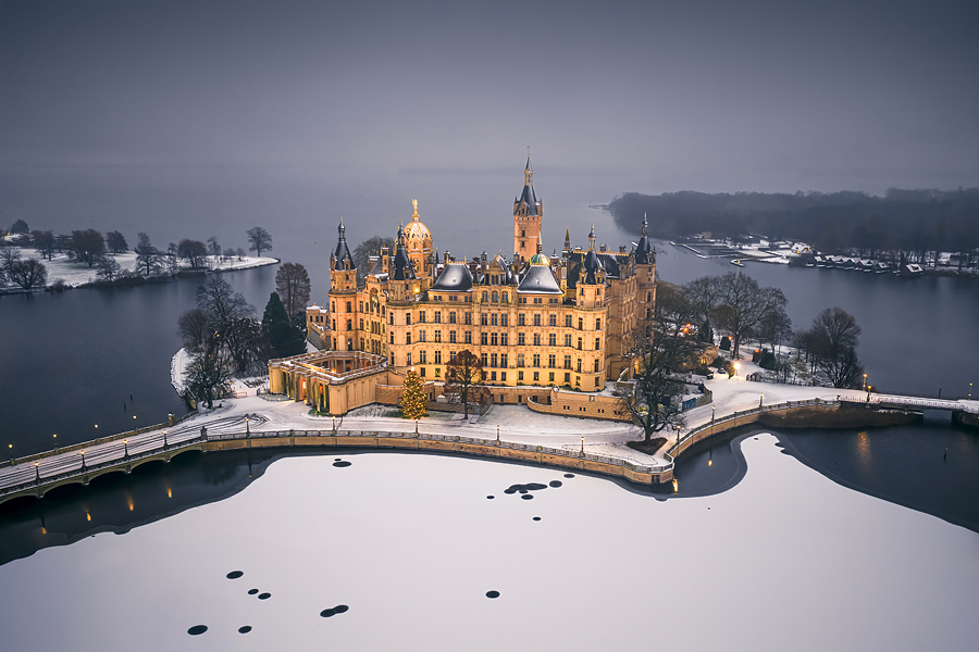 images/gallery/2-Mecklenburg-Vorpommern/3-SchwerinuUmgebung/1-Residenzschloss-Schwerin/DJI_20251231082123_0564_D.jpg