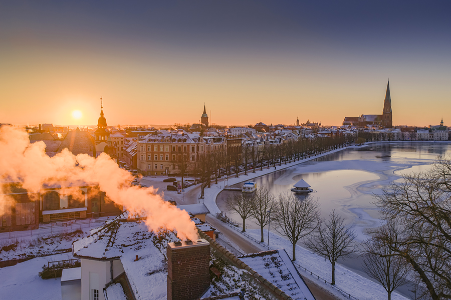 images/gallery/2-Mecklenburg-Vorpommern/3-SchwerinuUmgebung/2-Stadtgebiet/DJI_20260111084751_0606_D.jpg